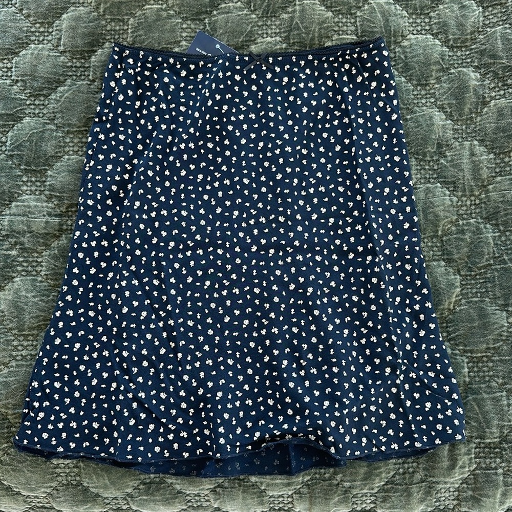 Brandy Melville, Midi Skirt - blue and white/cream floral
